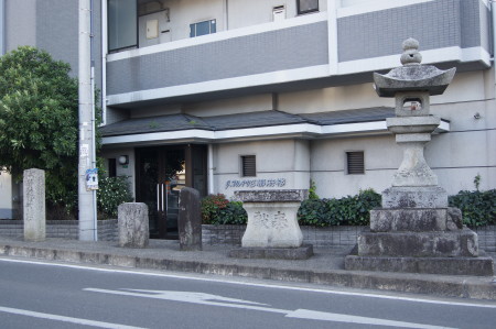 関屋石碑3_1.jpg